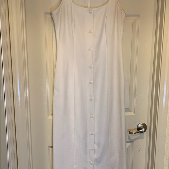 TAPPS Dresses & Skirts - Elegant White Sleeveless Maxi Dress